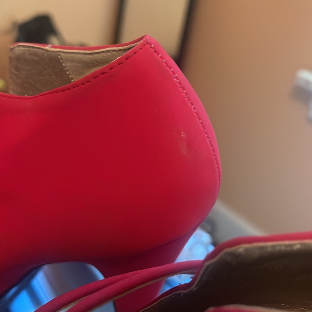 Red pumps - Picture 4 of 6
